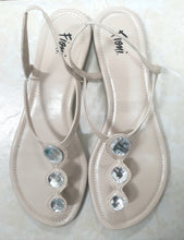 Cargar imagen en el visor de la galería, Fioni Women's Palace Jewel Sandals