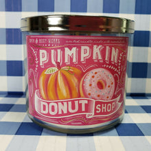 Load image into Gallery viewer, BATH & BODY WORKS SCENTED CANDLE